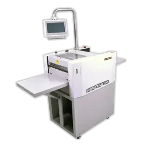 MAGNUM MCC35 A, hendidora, cortadora y microperforadora automática con alimentación por succión, capaz de realizar hasta 32 cortes, hendidos o microperforados en una sola pasada para optimizar los procesos de acabado en artes gráficas.