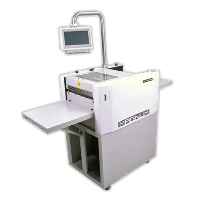 MAGNUM MCC35 A, hendidora, cortadora y microperforadora automática con alimentación por succión, capaz de realizar hasta 32 cortes, hendidos o microperforados en una sola pasada para optimizar los procesos de acabado en artes gráficas.