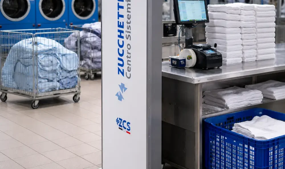 Lector RFID G07 instal·lat en porta de bugaderia